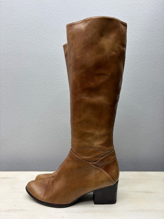 Stuart Weitzman Shoes - Stuart Weitzman Standard
Leather Riding Boot in Saddle 8.5